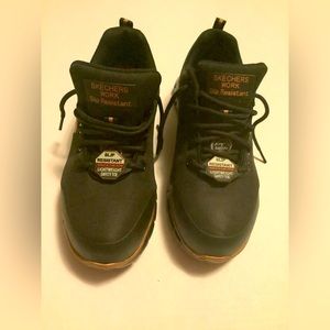 Skechers Women’s work resistance black gold safety toe shoes size 7.5